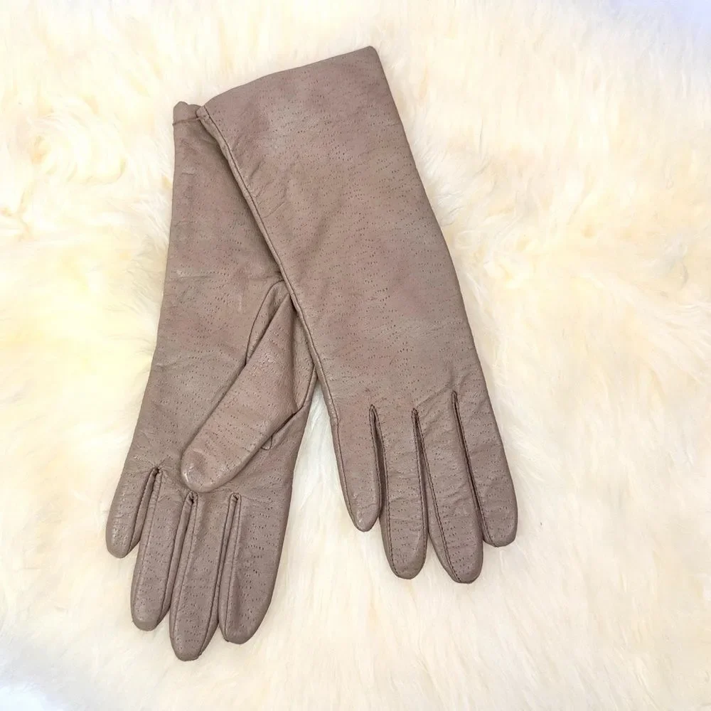 NWOT Fownes Taupe Gloves Perforated Leather Acrylic Lining size 6,5 Vintage